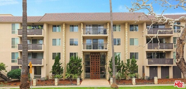 809 S Bundy Dr in Los Angeles, CA - Building Photo - Building Photo