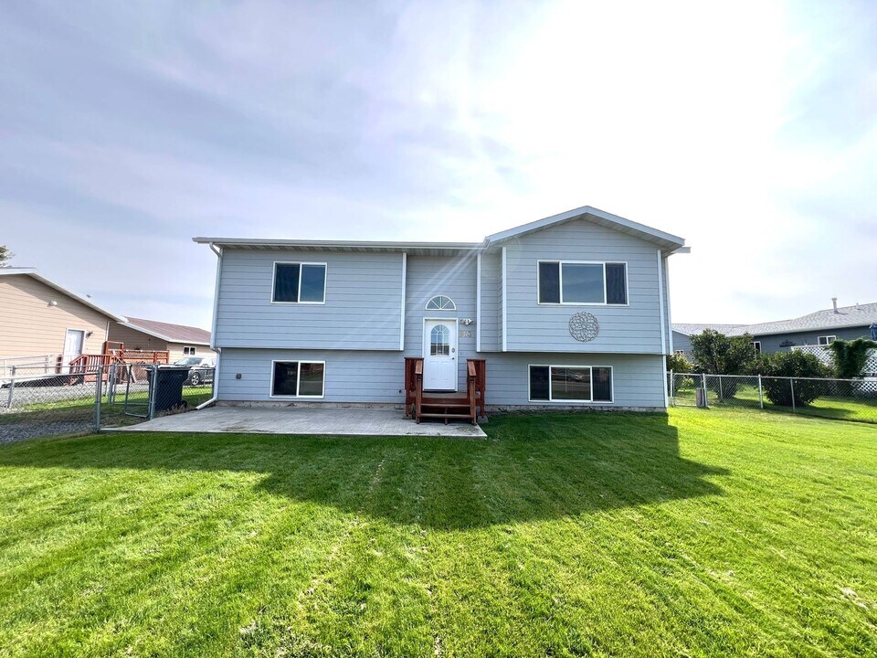 803 E Groschell St in East Helena, MT - Building Photo