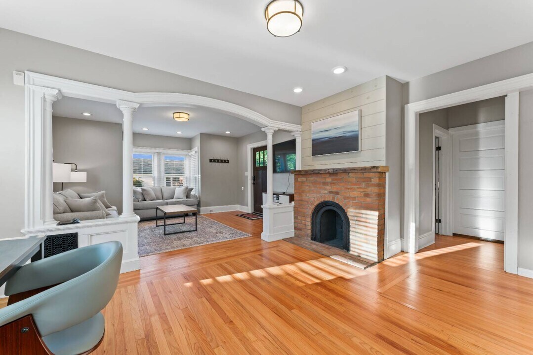 22 Lincoln Ave in Saratoga Springs, NY - Foto de edificio