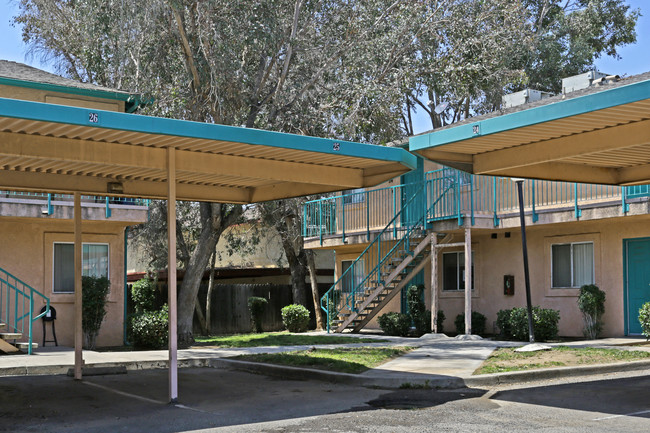 Sequoia Villa Apartments in Porterville, CA - Foto de edificio - Building Photo