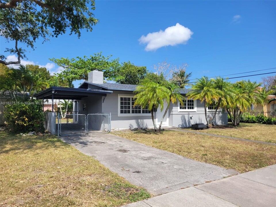 8645 SW 127th St in Miami, FL - Building Photo