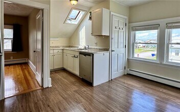 367 Orient Ave in Pawtucket, RI - Building Photo - Building Photo