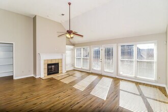 1418 Hidden Ridge Ln in Cordova, TN - Foto de edificio - Building Photo