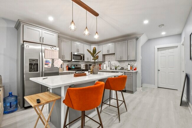 60 Brook Rd in Milton, MA - Building Photo - Building Photo