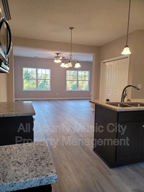 310 Negri Ct in La Vergne, TN - Building Photo - Building Photo