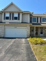 2249 Sunrise Cir in Aurora, IL - Building Photo