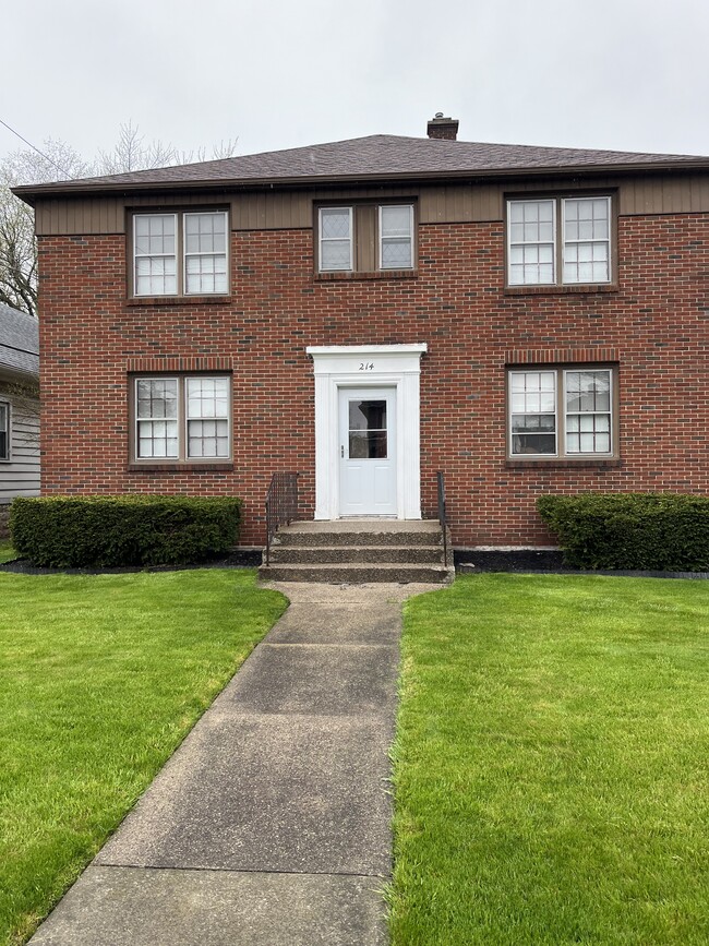 214 Delaware Rd, Unit Upper
