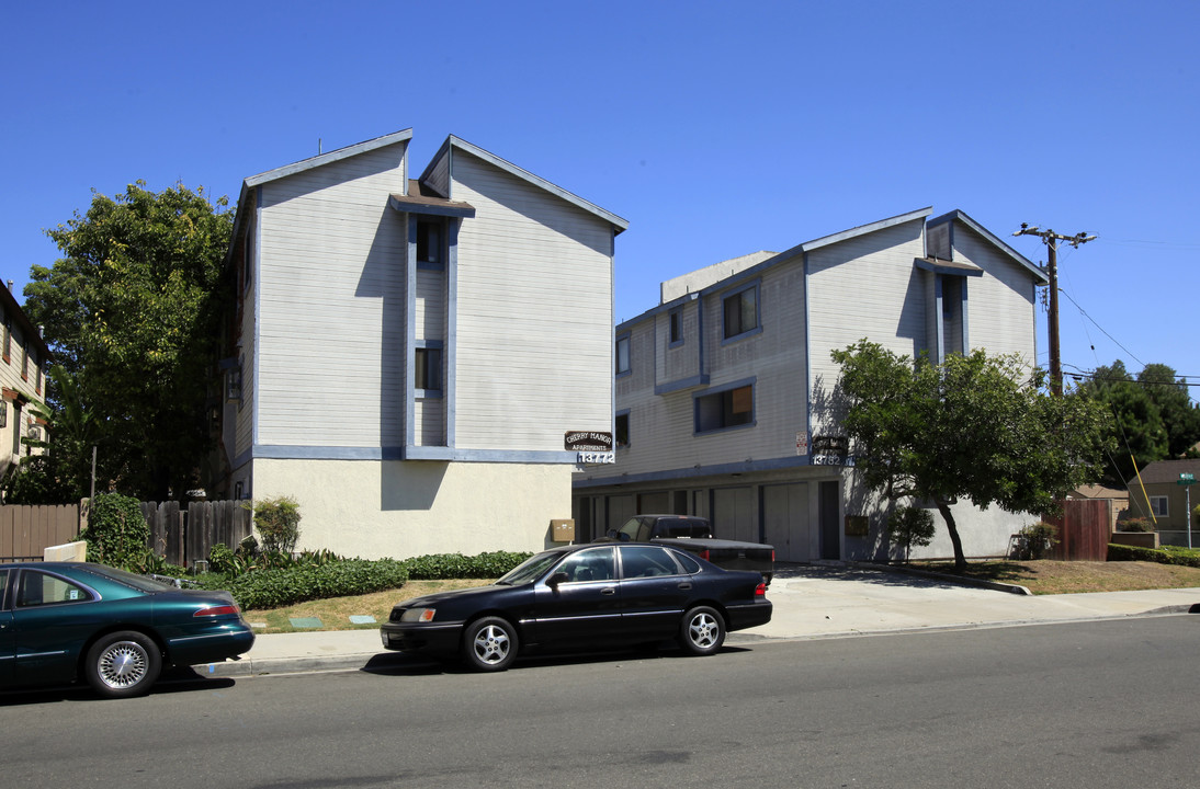 Cherry Manor Apartments in Westminster, CA - Building Photo