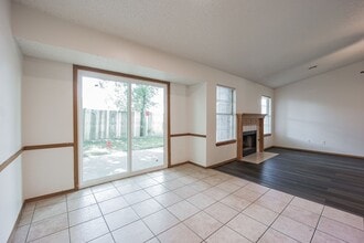 4307 W Beaver Ln in Fayetteville, AR - Building Photo - Building Photo
