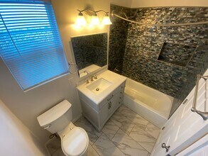 1420 E 33rd St in Oakland, CA - Building Photo - Building Photo