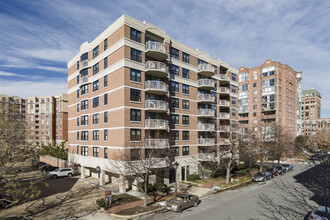Braddock Place in Alexandria, VA - Foto de edificio - Building Photo
