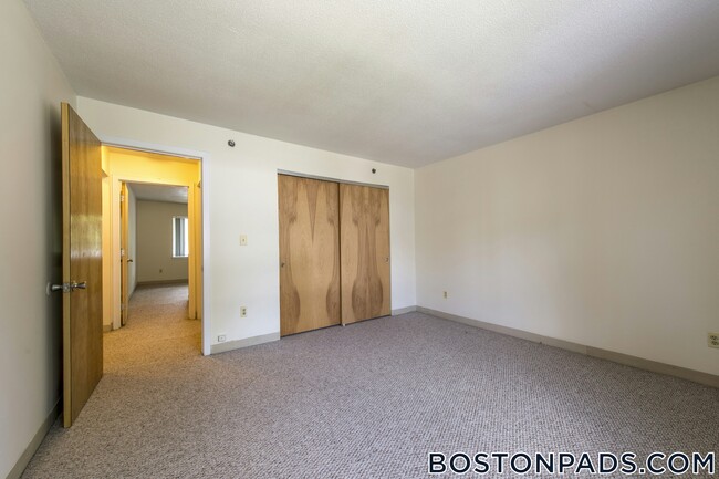 150 N Beacon St, Unit A4 in Boston, MA - Building Photo - Building Photo