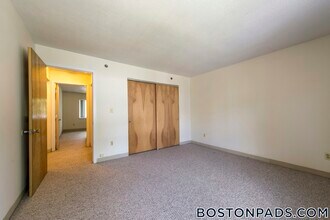 140 N Beacon St, Unit A2 in Boston, MA - Building Photo - Building Photo
