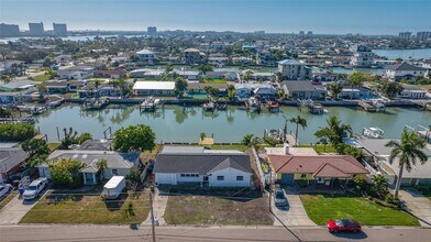 7930 Causeway Blvd S in St. Petersburg, FL - Building Photo - Building Photo