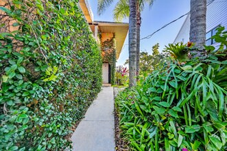 1334 Chesapeake Ave in Naples, FL - Building Photo - Building Photo