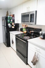 269 NW 7th St, Unit 417 in Miami, FL - Building Photo - Building Photo