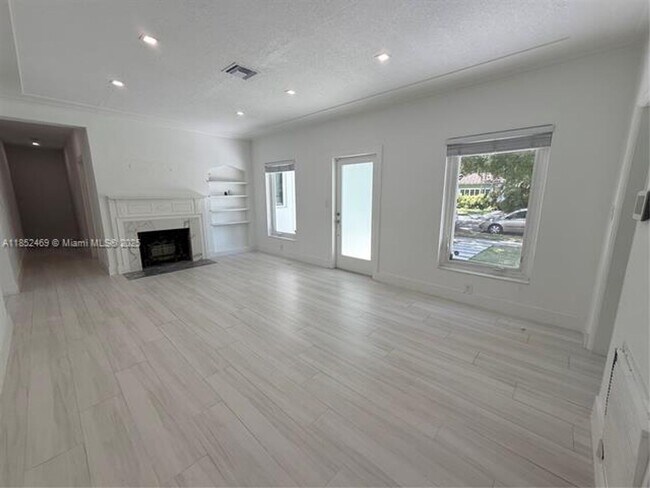761 NE 77th St in Miami, FL - Foto de edificio - Building Photo