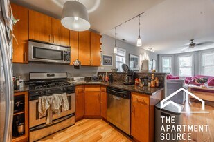 3023 N Oakley Ave, Unit 2A in Chicago, IL - Building Photo