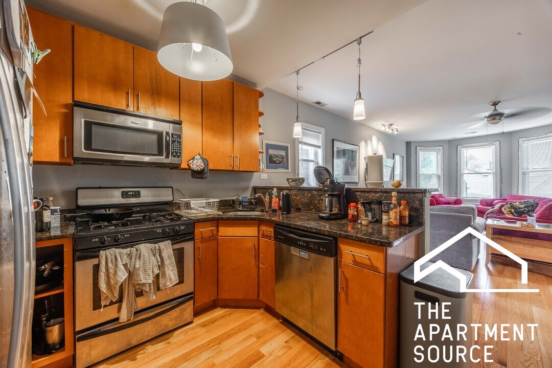 3023 N Oakley Ave, Unit 2A in Chicago, IL - Foto de edificio