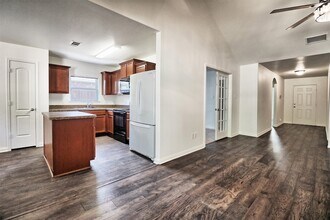 1208 Bluffview Dr in Hutchins, TX - Foto de edificio - Building Photo