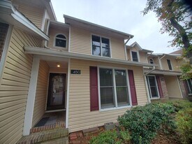 450 Lands End Rd in Fayetteville, NC - Building Photo