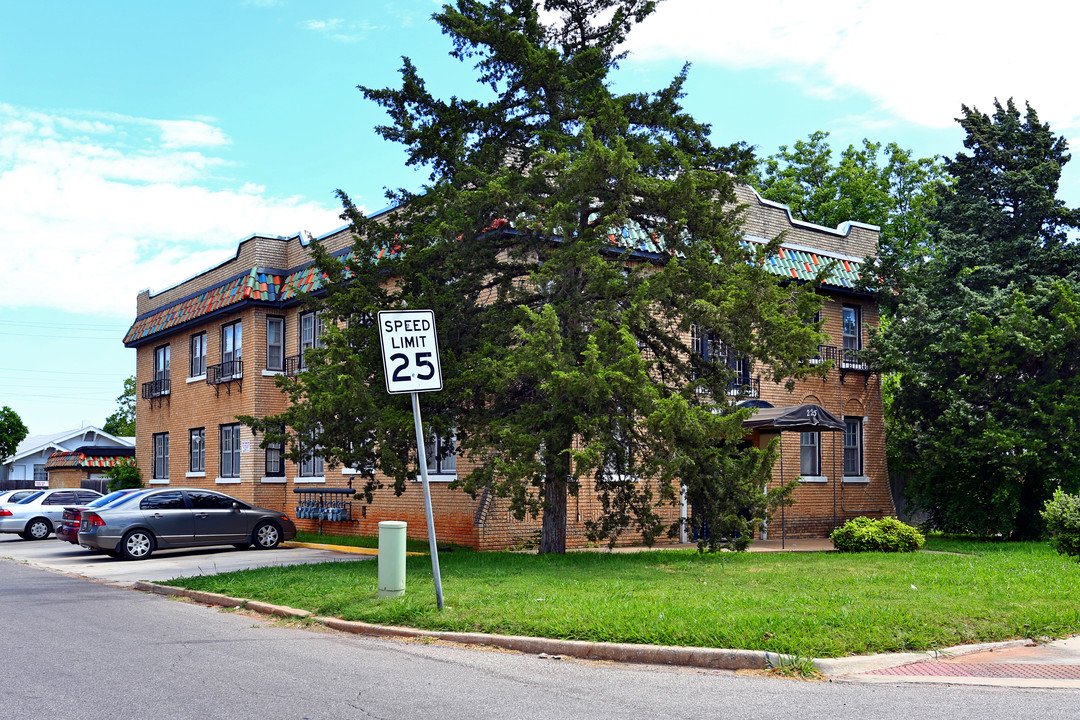 225 NW 24th St in Oklahoma City, OK - Foto de edificio