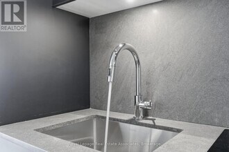 259 The Kingsway in Toronto, ON - Building Photo - Building Photo