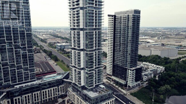 7890 Jane St in Vaughan, ON - Building Photo - Building Photo