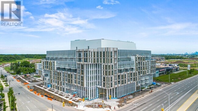 1005 Dundas St E in Oakville, ON - Building Photo - Building Photo