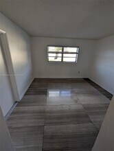 7360 SW 82nd St in Miami, FL - Building Photo - Building Photo