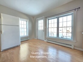 208 Grove St, Unit B in Bangor, ME - Building Photo