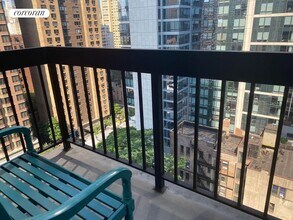 250 E 40th St in New York, NY - Building Photo - Building Photo
