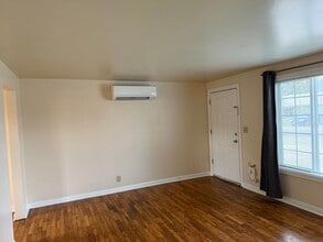 573 Pacific Ave in Springfield, OR - Building Photo - Building Photo