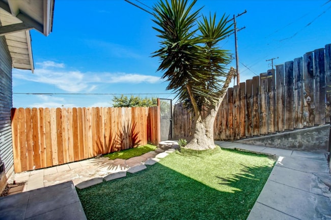 3550 Rosecrans St in San Diego, CA - Building Photo - Building Photo