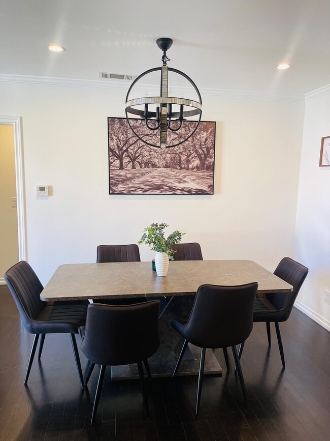 17946 Valley Vista Blvd in Encino, CA - Building Photo - Building Photo