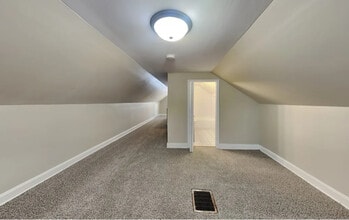 5219 N Newcastle Ave in Chicago, IL - Foto de edificio - Building Photo