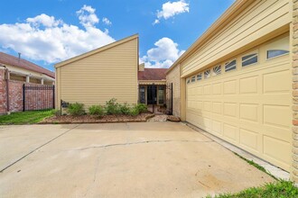 14203 Langbourne Dr in Houston, TX - Building Photo - Building Photo