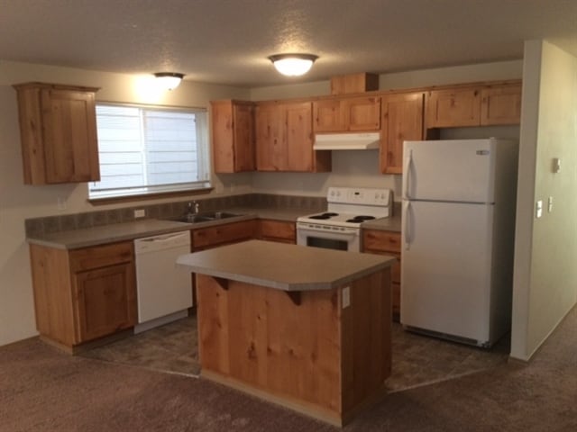 465 Donna Dr in Newberg, OR - Foto de edificio - Building Photo