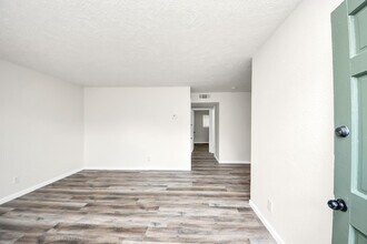 Huntington Place in Houston, TX - Foto de edificio - Building Photo