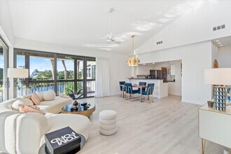 19317 Sabal Lake Dr in Boca Raton, FL - Building Photo - Building Photo