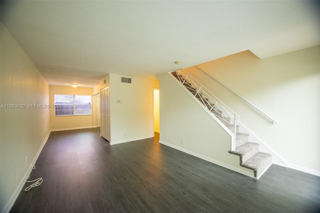 4803 NW 9th Dr in Plantation, FL - Building Photo