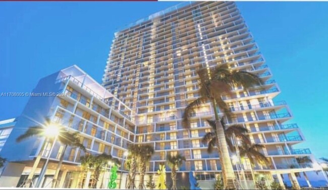 2000 Metropica Wy in Sunrise, FL - Building Photo - Building Photo