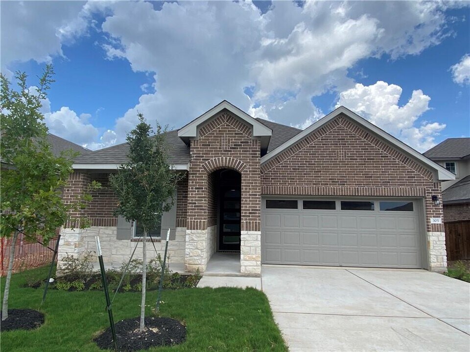 305 Peace Pipe Way in Georgetown, TX - Building Photo