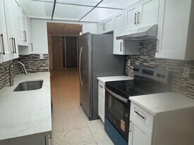 3161 NW 47th Ter, Unit 313 in Lauderdale Lakes, FL - Building Photo