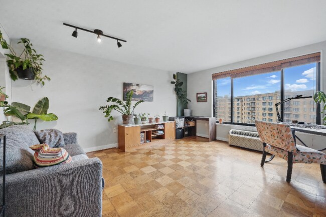 2501 Calvert St NW in Washington, DC - Building Photo - Building Photo