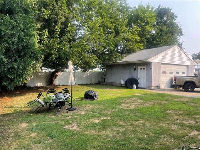 4 Brayton Ct in Cumberland, RI - Building Photo - Building Photo