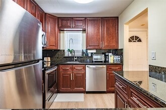 9355 SW 8th St in Boca Raton, FL - Building Photo - Building Photo