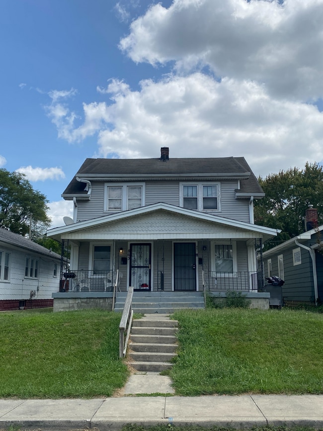 property at 861 N Drexel Ave