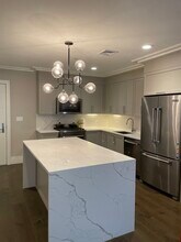 214 Market St, Unit 206 in Boston, MA - Foto de edificio - Building Photo