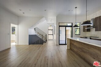 2651 Vineyard Ave in Los Angeles, CA - Foto de edificio - Building Photo